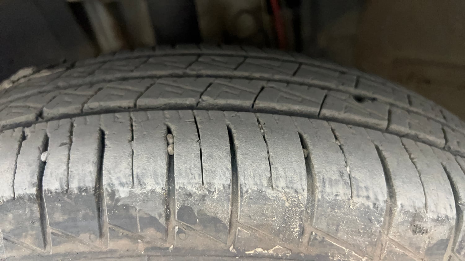 Used 2025 Renault Triber RXL Petrol Manual tyres LEFT FRONT TYRE TREAD VIEW