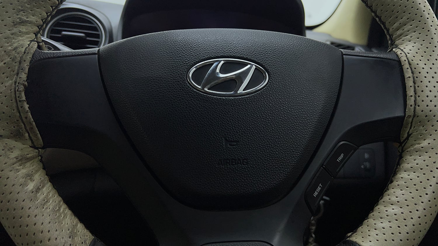 Used 2017 Hyundai Grand i10 Magna 1.2 Kappa VTVT Petrol Manual top_features Airbags