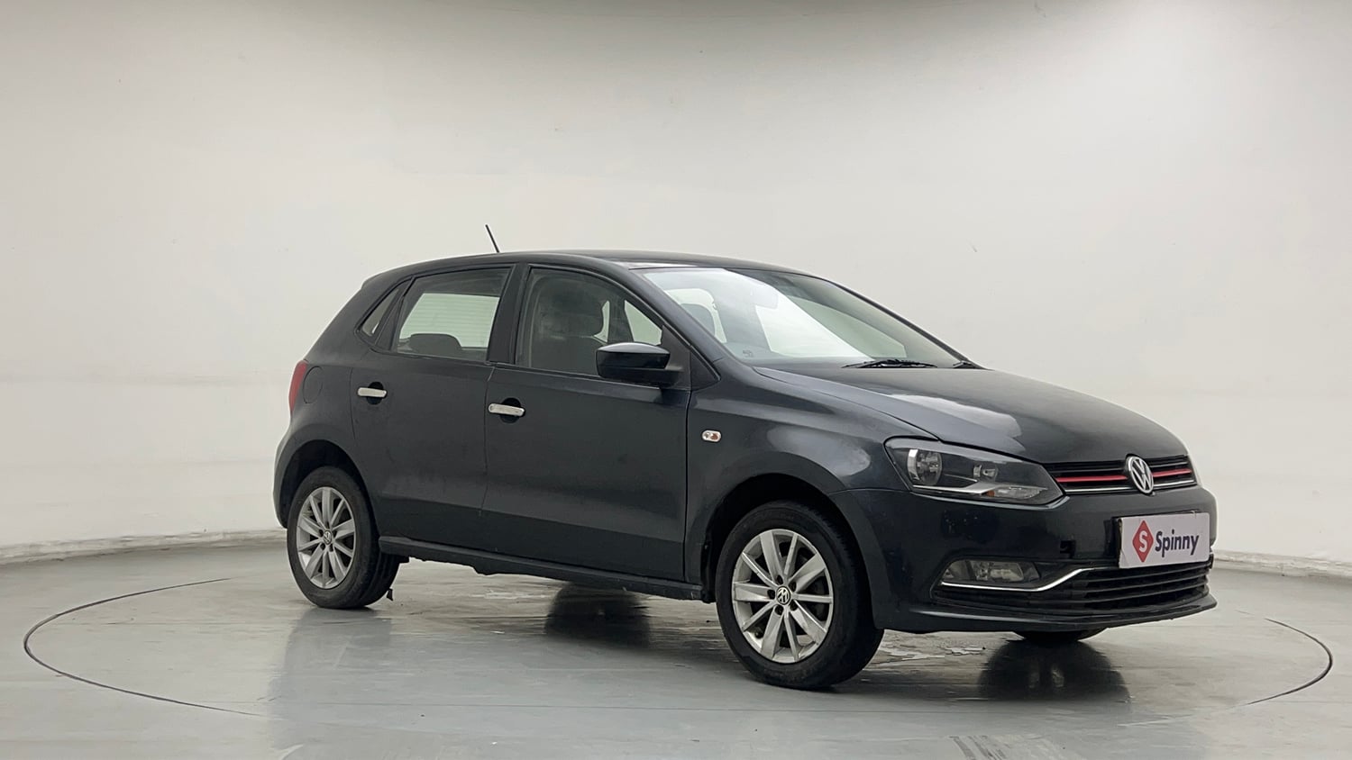 Used 2015 Volkswagen Polo Highline1.2L (P) Petrol Manual exterior RIGHT FRONT CORNER VIEW