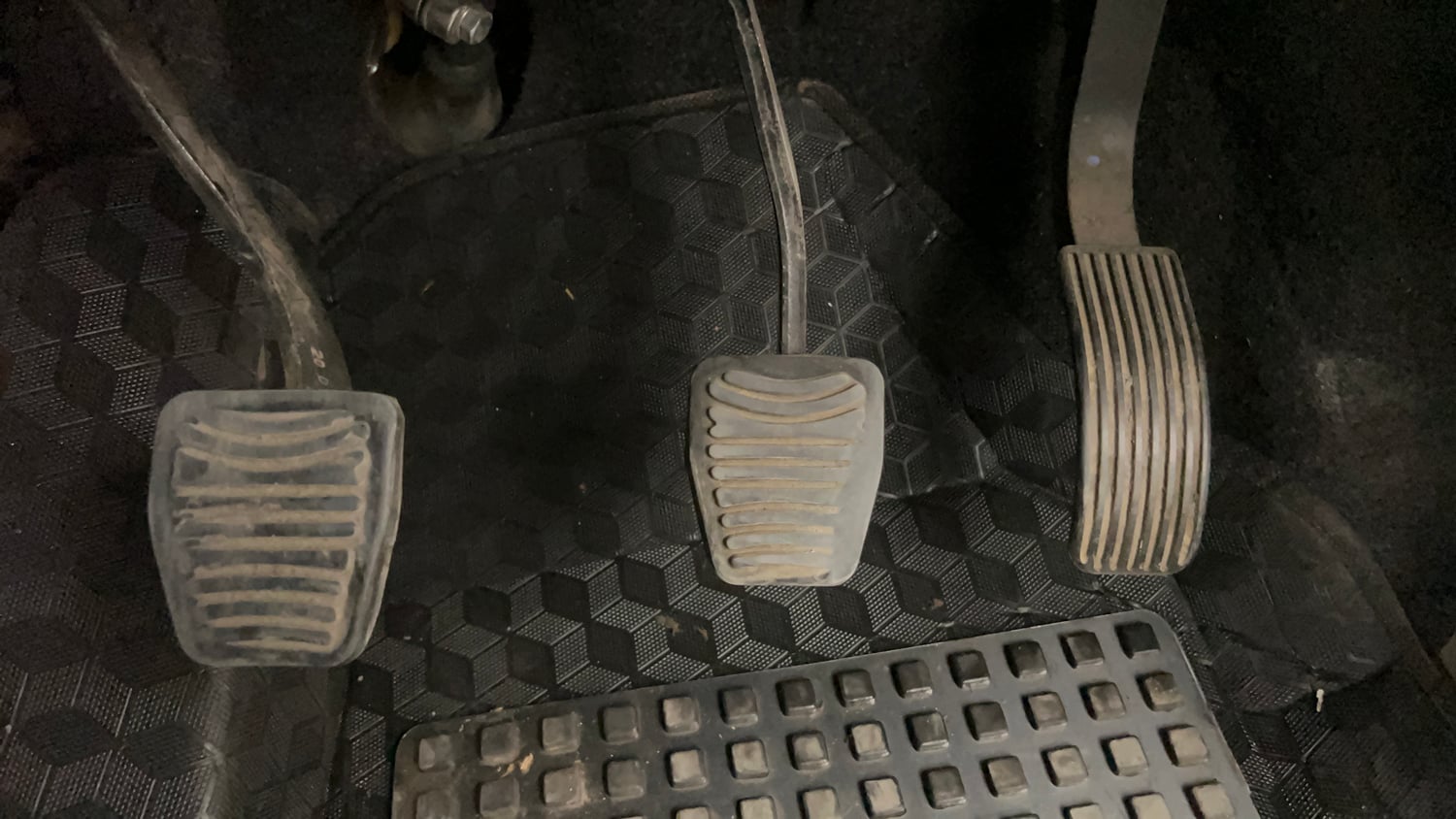 Used 2016 Mahindra XUV500 W4 Diesel Manual interior PEDALS VIEW