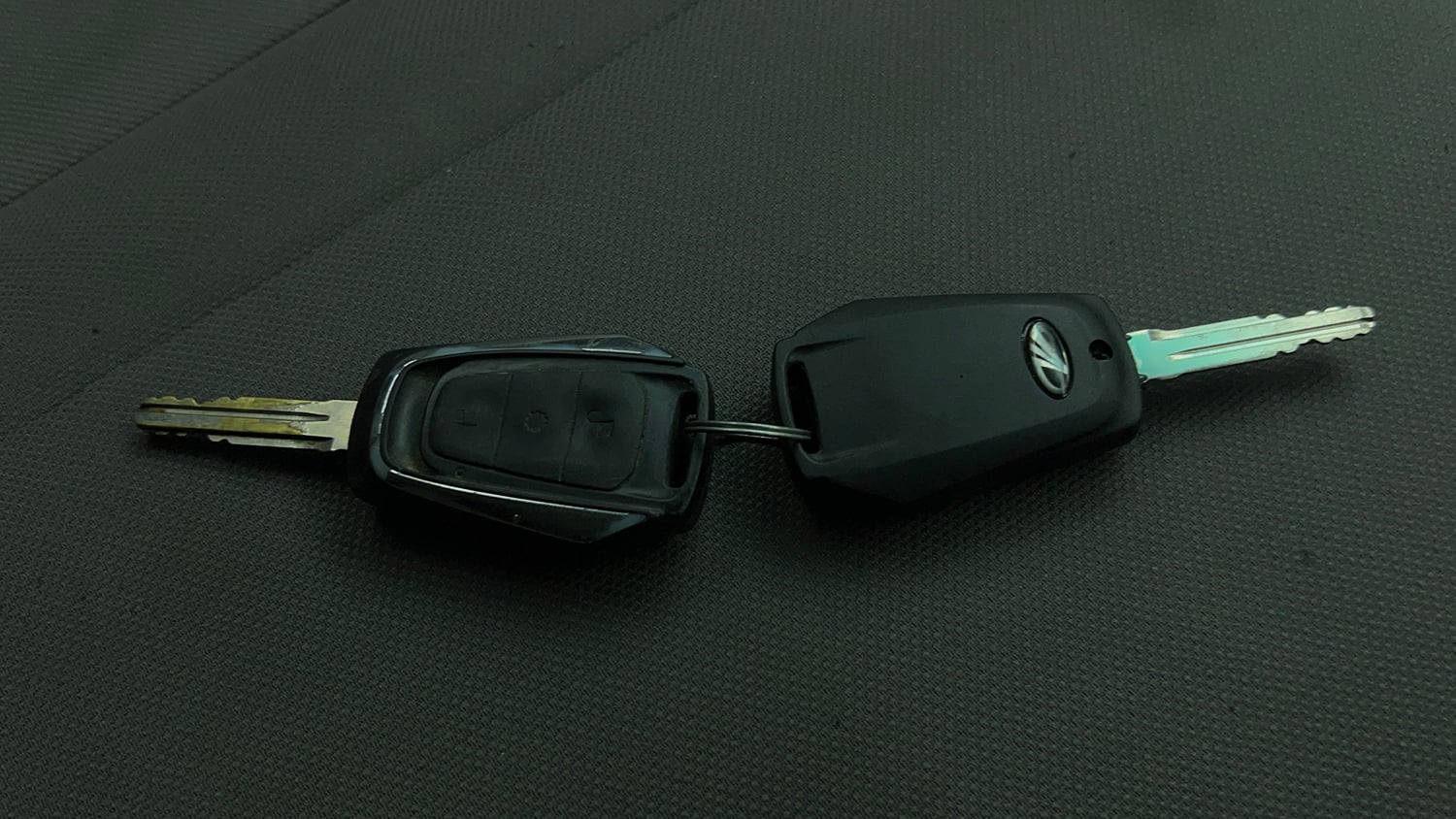 Used 2016 Mahindra KUV100 K6+ 6 STR Petrol Manual extra CAR KEY VIEW