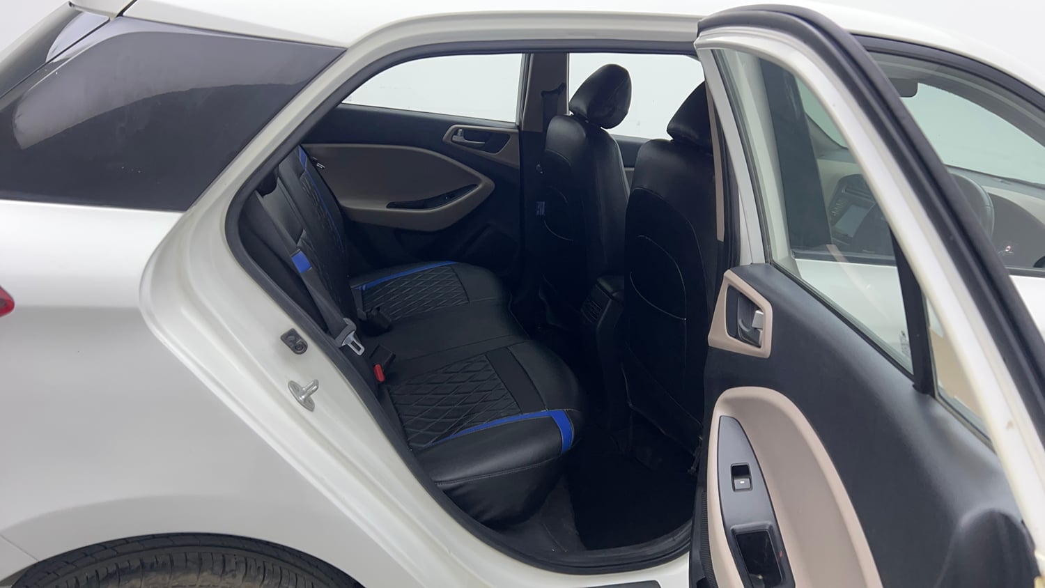 Used 2016 Hyundai Elite i20 Asta 1.2 (O) Petrol Manual interior RIGHT SIDE REAR DOOR CABIN VIEW