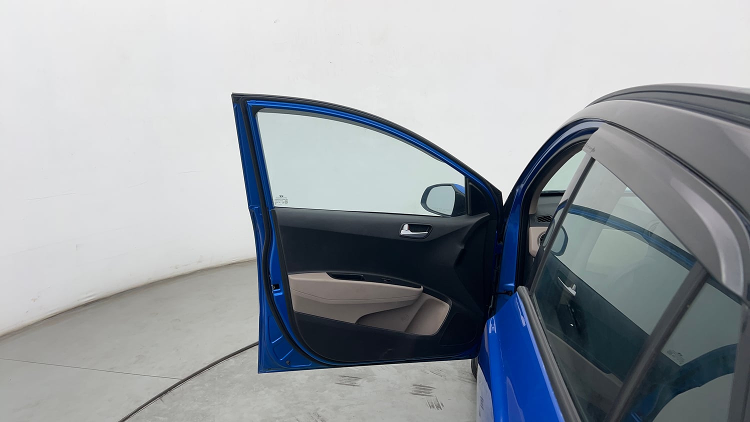 Used 2018 Hyundai Grand i10 Sportz 1.2 Kappa VTVT Dual Tone Petrol Manual interior LEFT FRONT DOOR OPEN VIEW