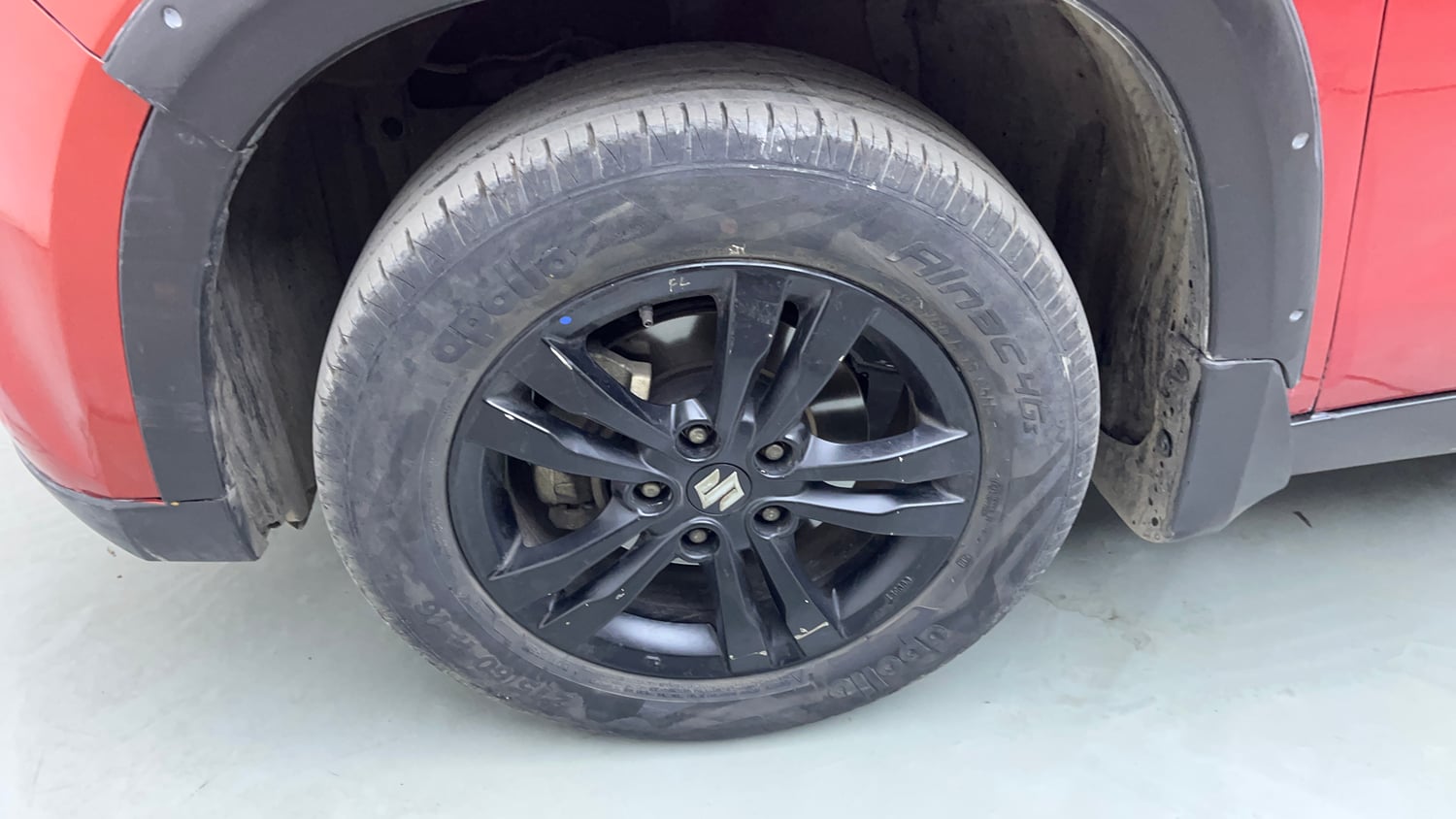 Used 2019 maruti-suzuki Vitara Brezza ZDi Plus Dual Tone AGS Diesel Automatic tyres LEFT FRONT TYRE RIM VIEW