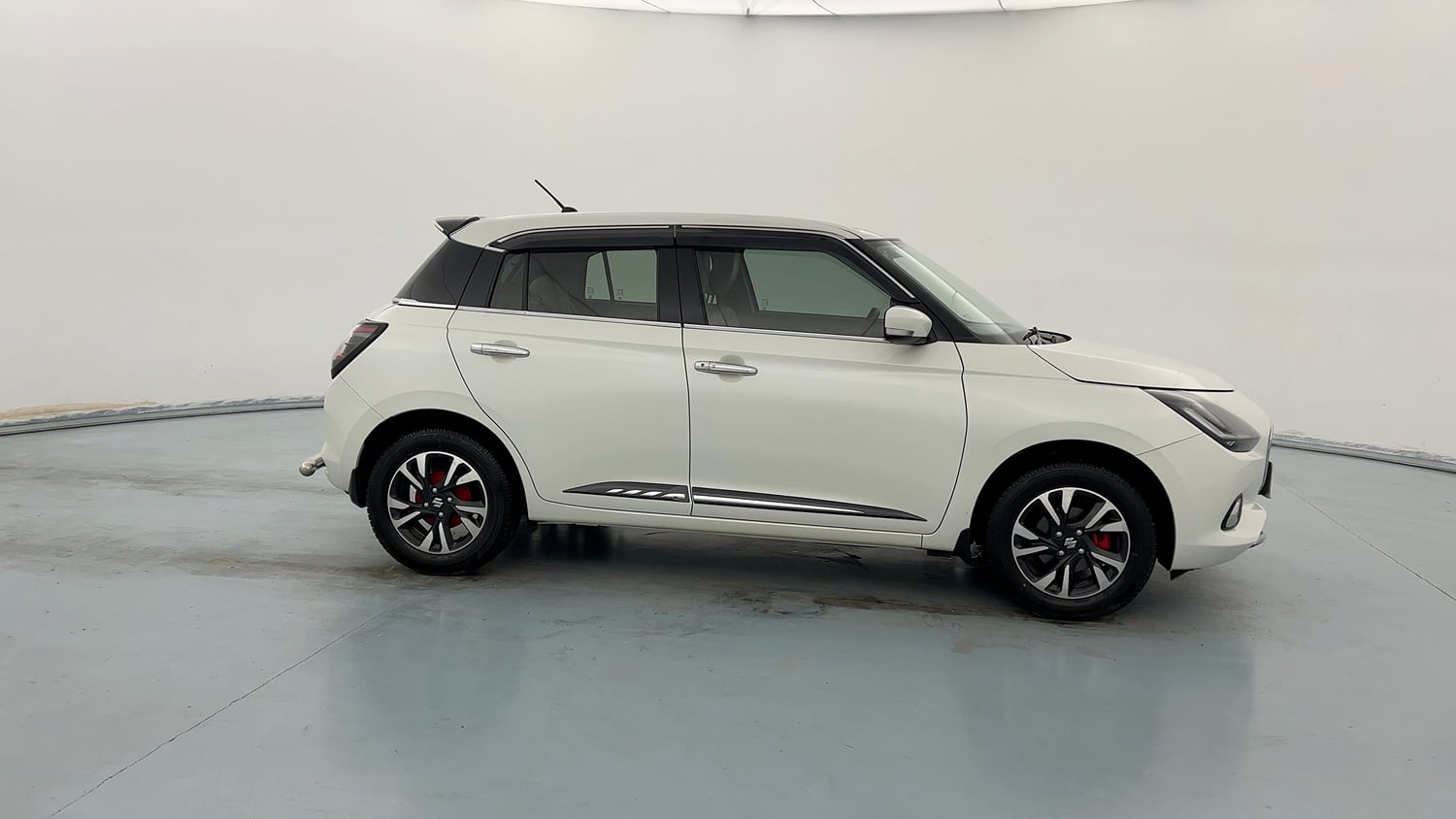 Used 2025 Maruti Suzuki Swift ZXi Plus Petrol Manual exterior RIGHT SIDE VIEW