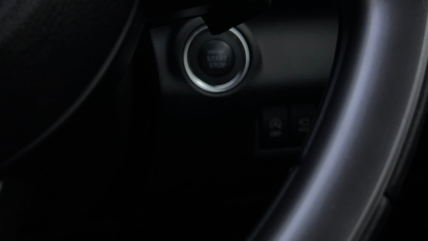 Used 2023 Maruti Suzuki XL6 Alpha Plus AT Petrol Dual Tone Petrol Automatic top_features Keyless start