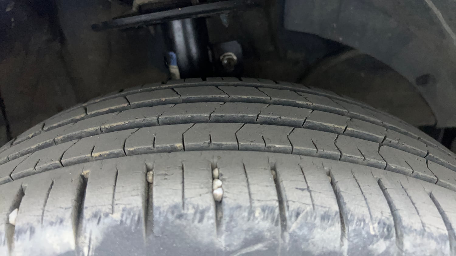 Used 2017 Maruti Suzuki Baleno Zeta 1.2 Petrol Manual tyres RIGHT FRONT TYRE TREAD VIEW