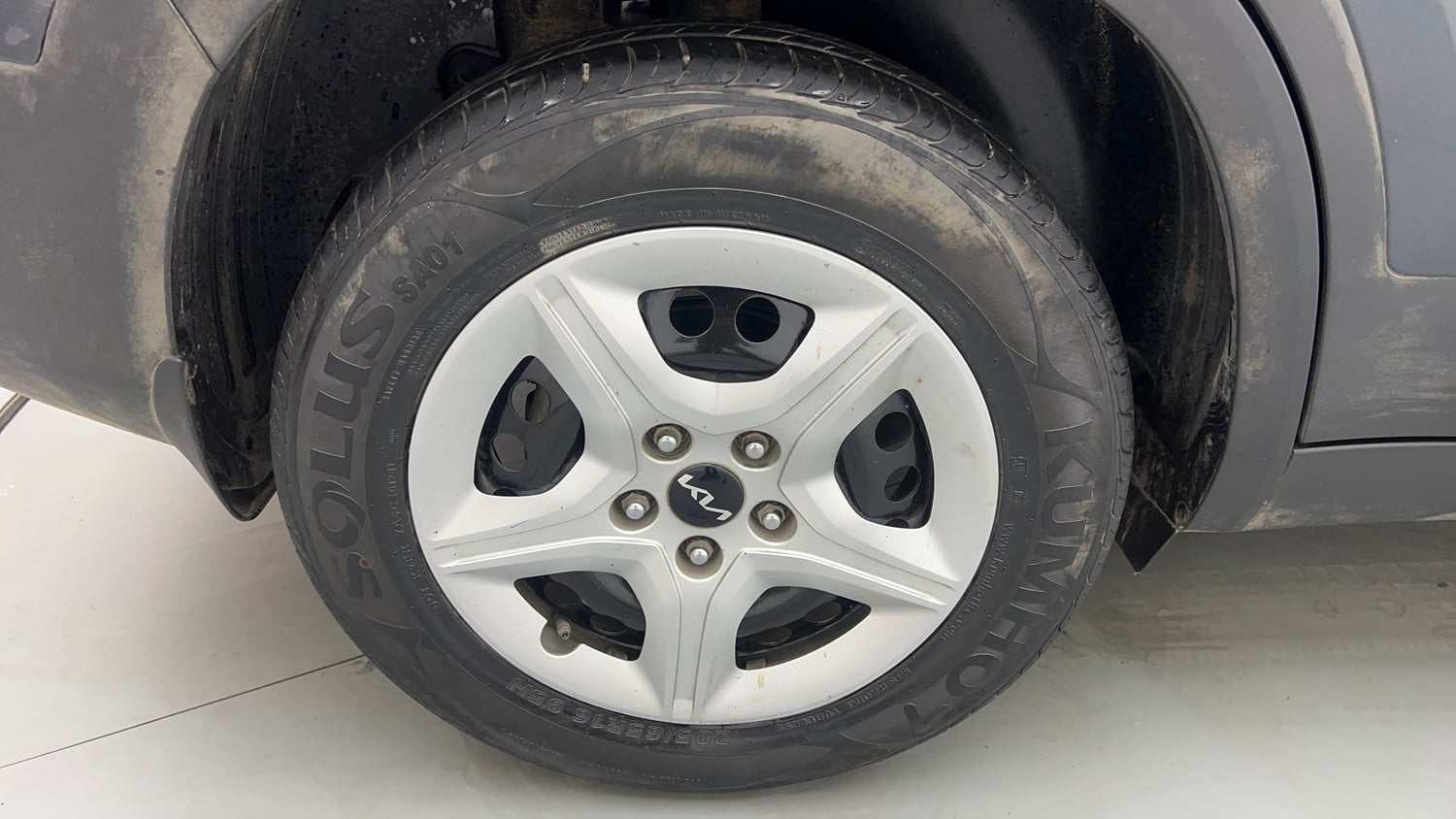 Used 2023 Kia Seltos HTK 1.5 Petrol Manual tyres RIGHT REAR TYRE RIM VIEW