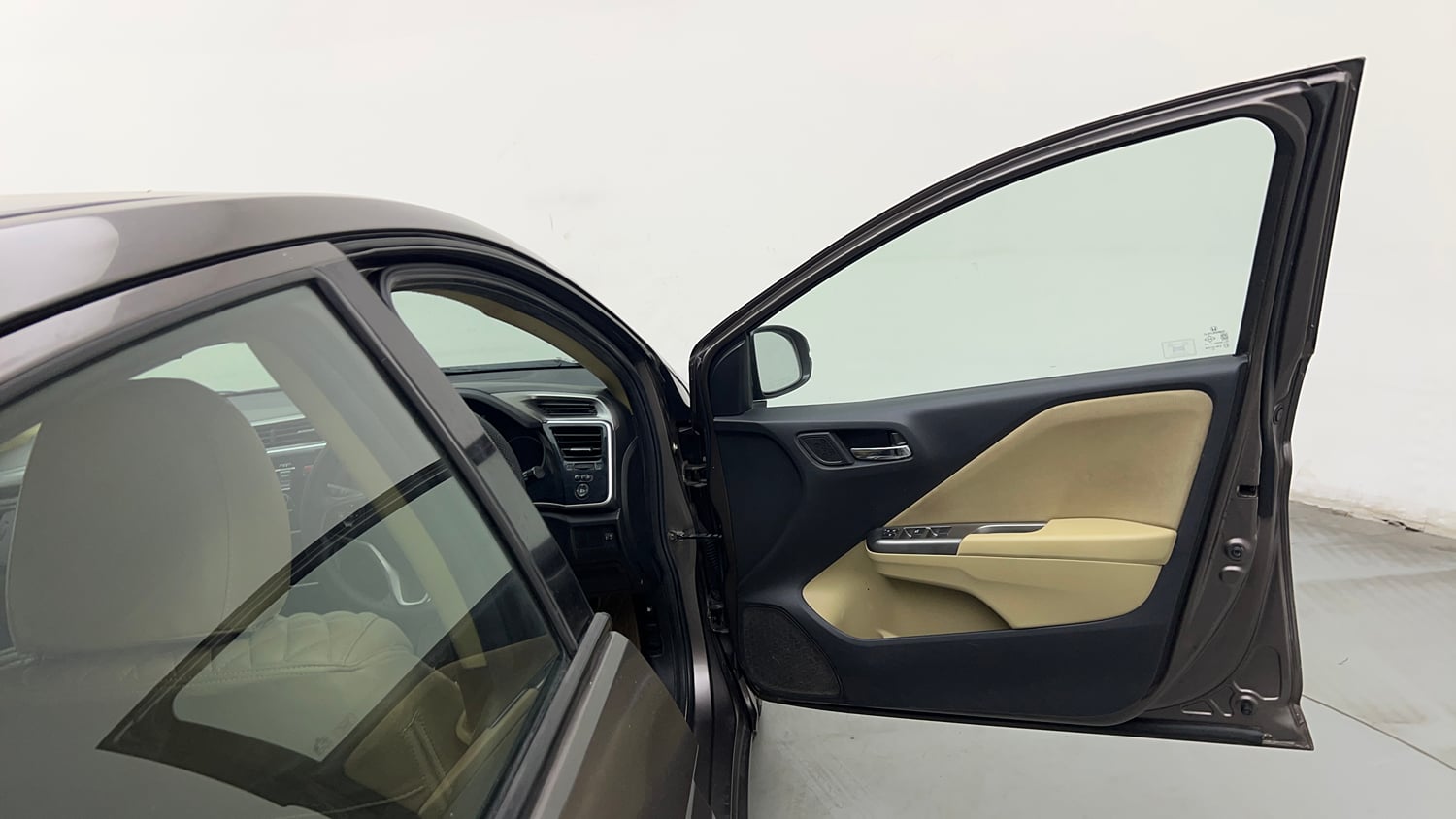 Used 2015 Honda City V Petrol Manual interior RIGHT FRONT DOOR OPEN VIEW