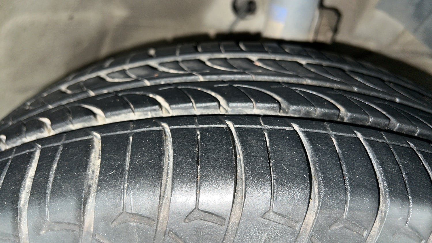 Used 2021 Maruti Suzuki XL6 Zeta AT Petrol Petrol Automatic tyres RIGHT FRONT TYRE TREAD VIEW