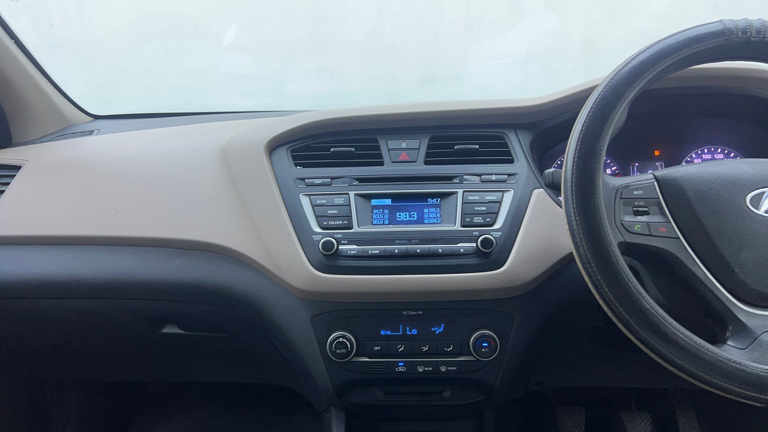 Used 2015 Hyundai Elite i20 Sportz 1.2 Petrol Manual interior MUSIC SYSTEM & AC CONTROL VIEW