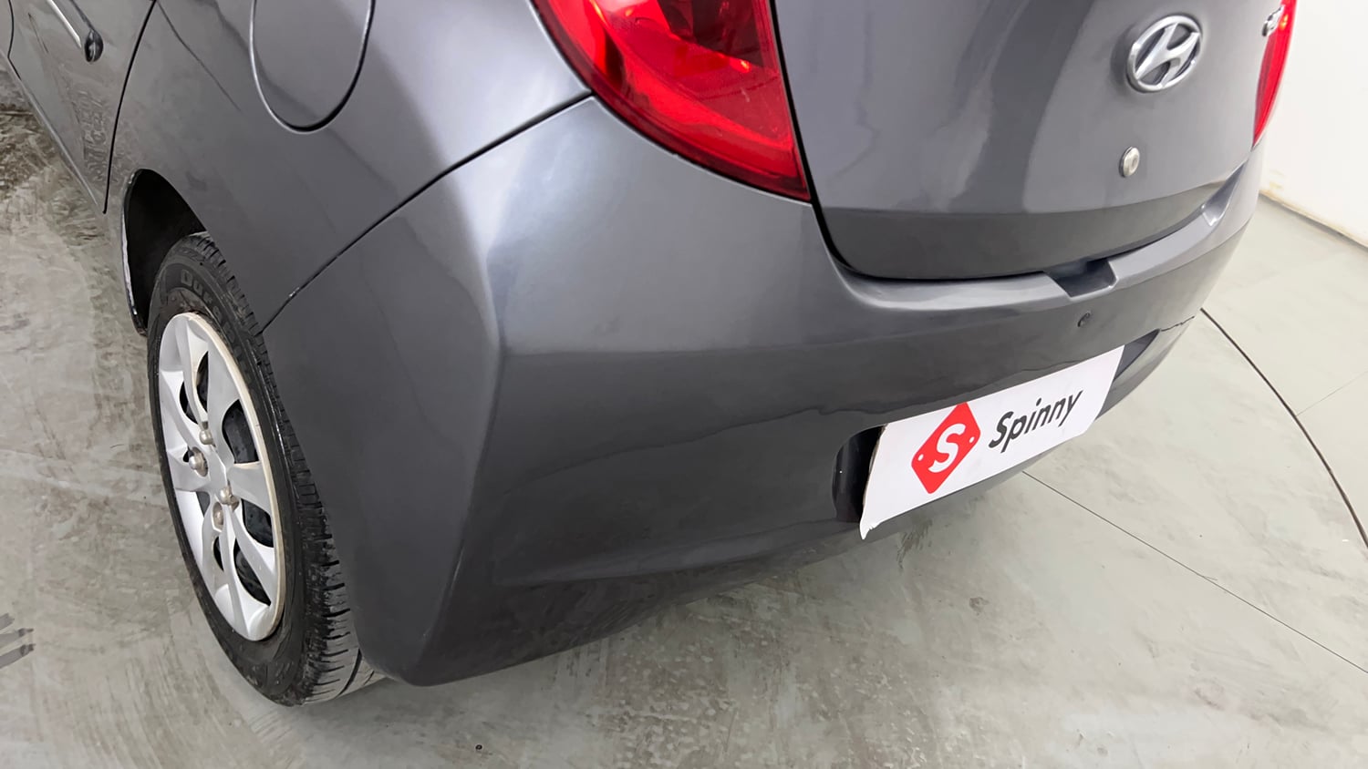 Used 2017 Hyundai Eon Magna + Petrol Manual dents MINOR DENT