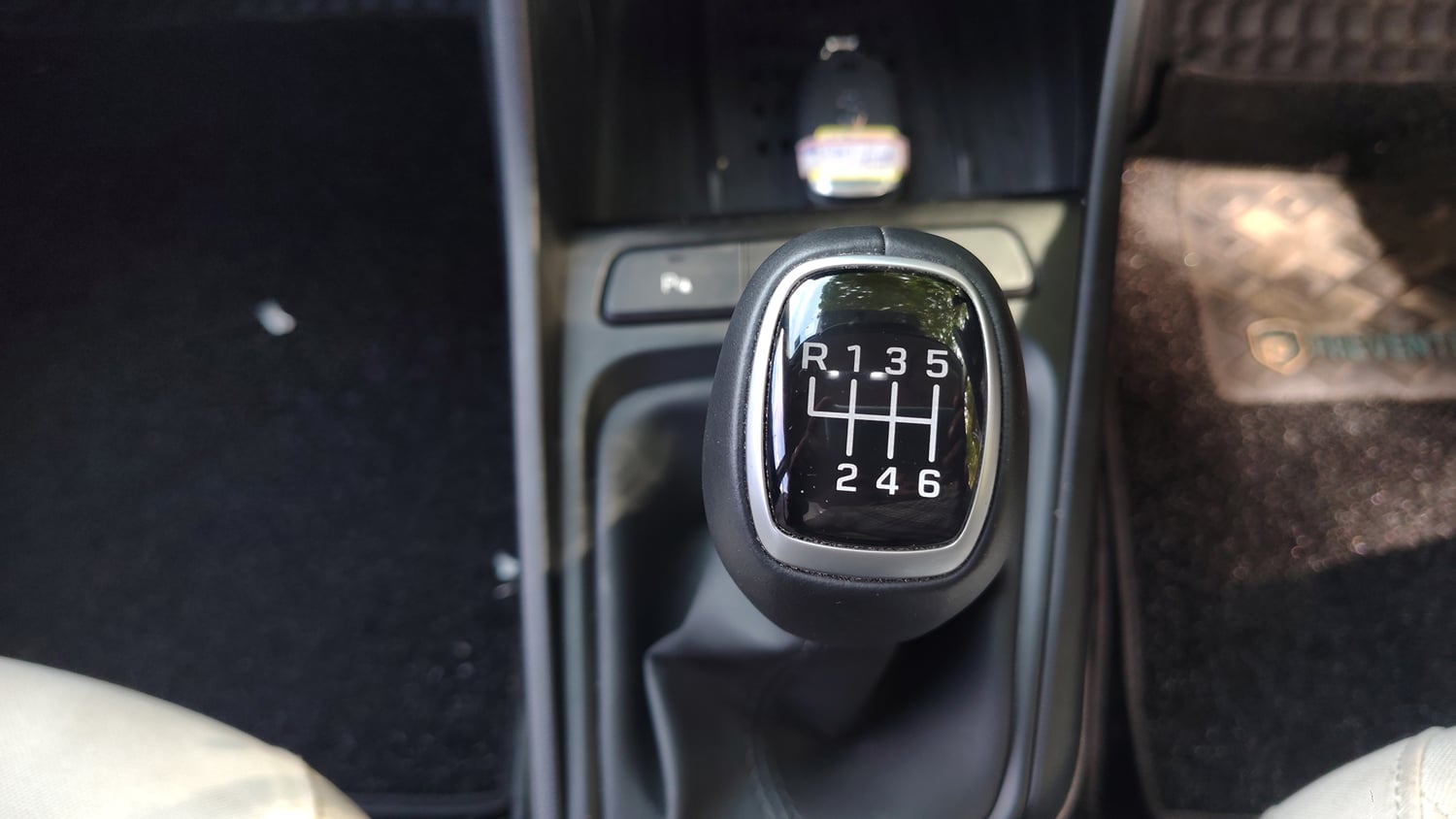 Used 2025 Hyundai Verna SX 1.5 Petrol MT Petrol Manual interior GEAR  KNOB VIEW