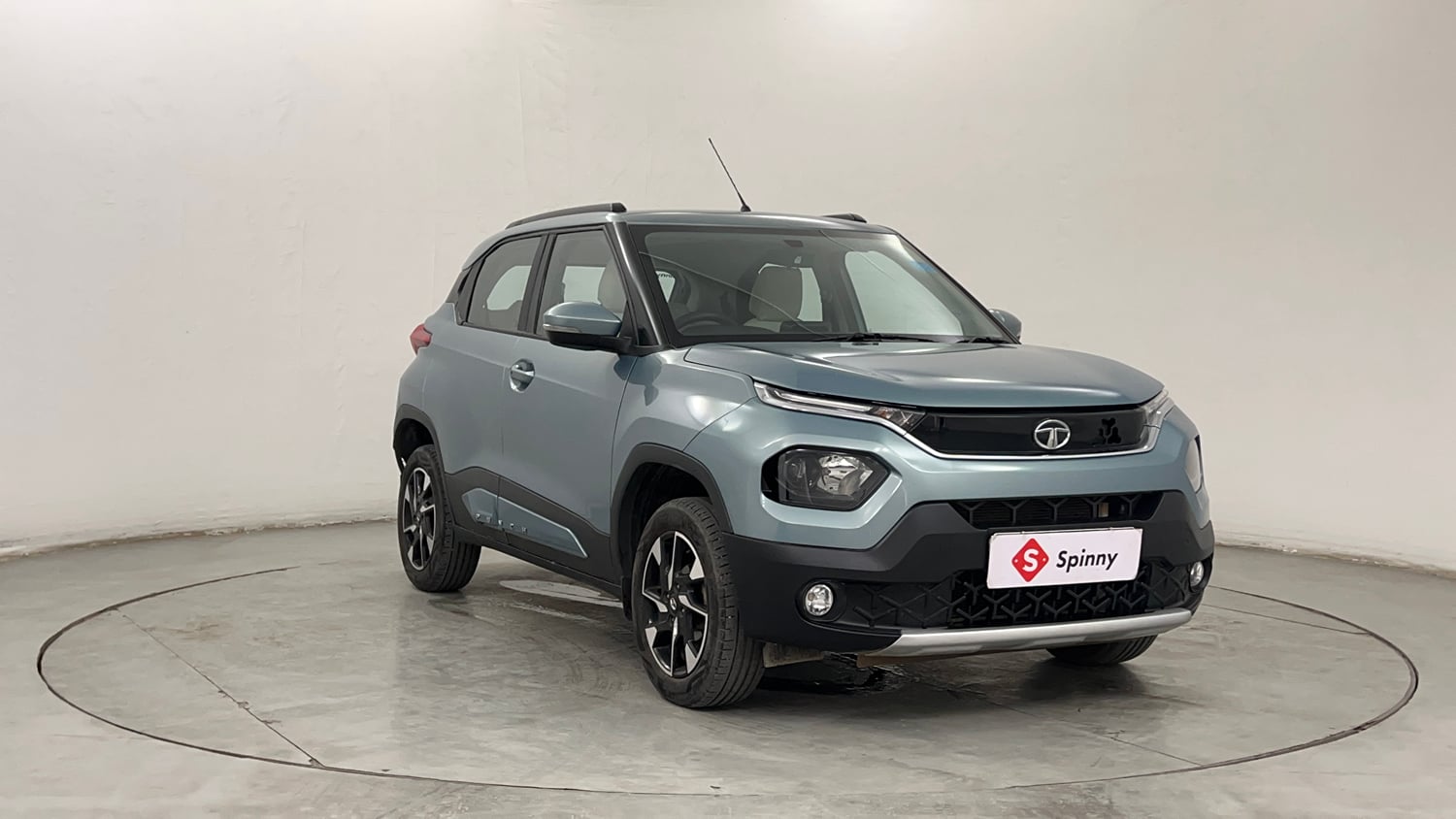 Used 2022 Tata Punch Accomplished Dazzle Pack MT Petrol Manual exterior RIGHT FRONT CORNER VIEW