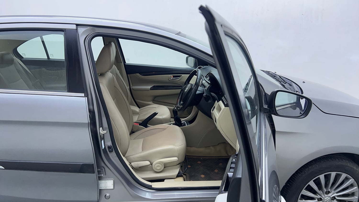 Used 2018 Maruti Suzuki Ciaz Alpha 1.4 MT Petrol Manual interior RIGHT SIDE FRONT DOOR CABIN VIEW