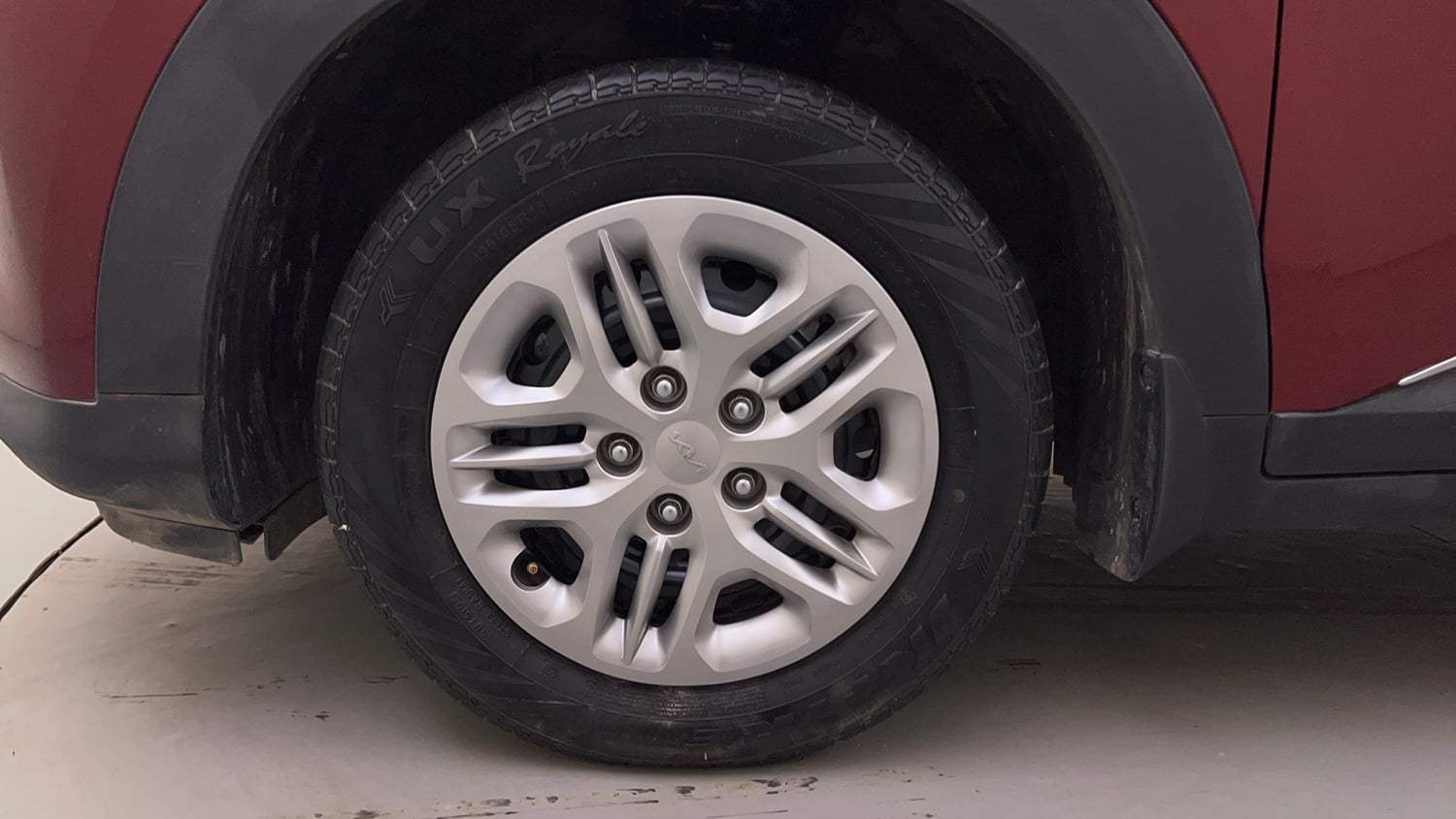 Used 2025 Kia Carens Premium (O) 1.5 Petrol 7 STR Petrol Manual tyres LEFT FRONT TYRE RIM VIEW