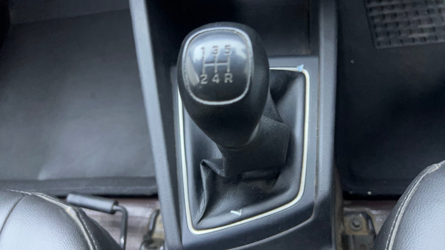 Used 2015 Hyundai Elite i20 Sportz 1.2 Petrol Manual interior GEAR  KNOB VIEW