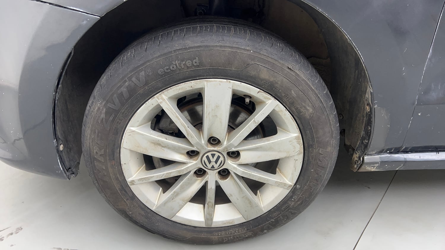 Used 2015 Volkswagen Polo Highline1.2L (P) Petrol Manual tyres LEFT FRONT TYRE RIM VIEW