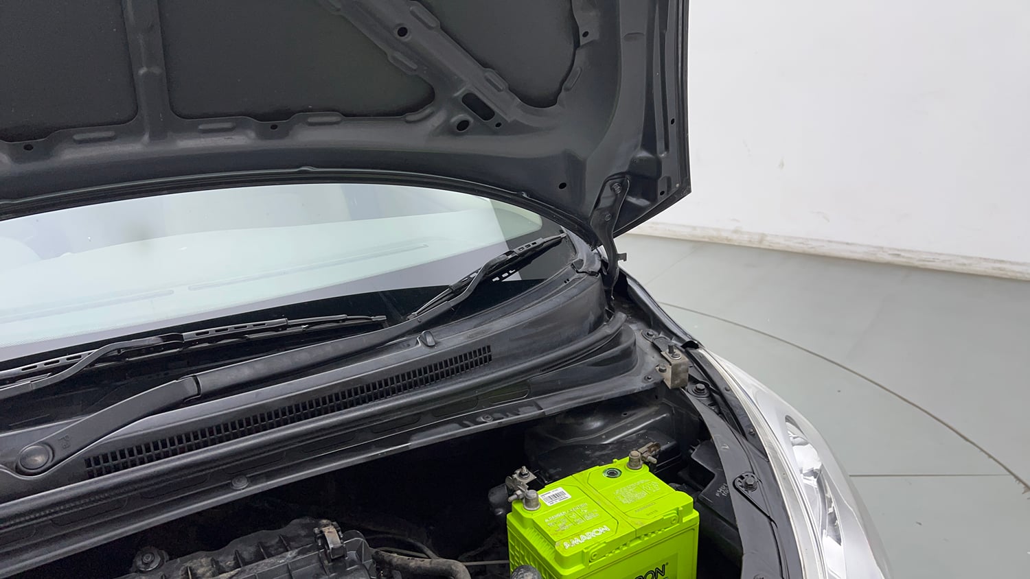 Used 2013 Hyundai i10 Magna 1.2 Kappa2 Petrol Manual engine ENGINE LEFT SIDE HINGE & APRON VIEW