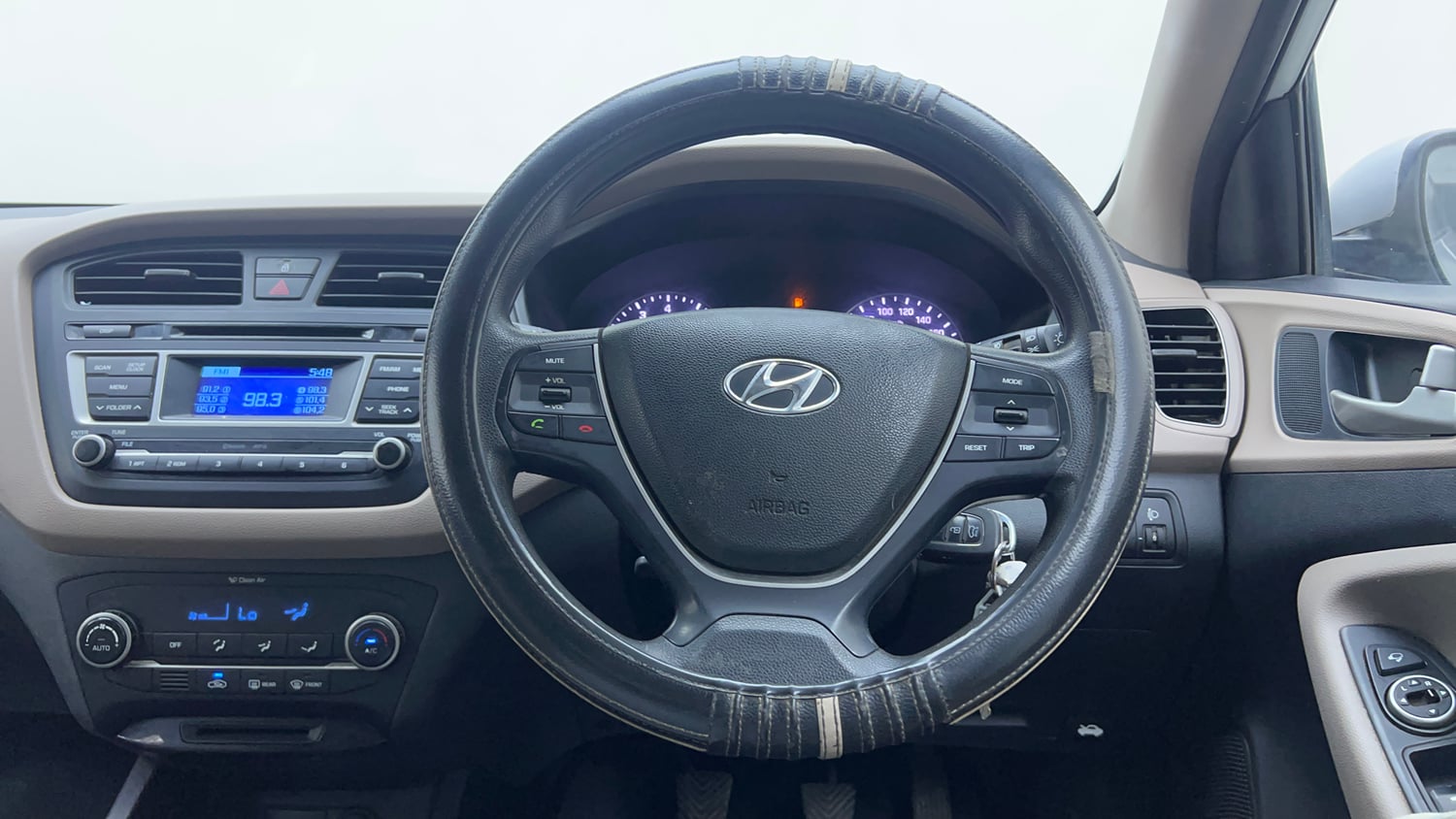 Used 2015 Hyundai Elite i20 Sportz 1.2 Petrol Manual interior STEERING VIEW