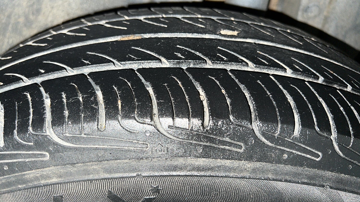 Used 2016 Maruti Suzuki Swift VXi Petrol Manual tyres LEFT REAR TYRE TREAD VIEW