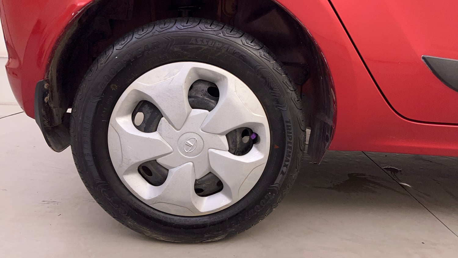 Used 2016 Tata Tiago Revotron XZ w/o Alloy Petrol Manual tyres RIGHT REAR TYRE RIM VIEW