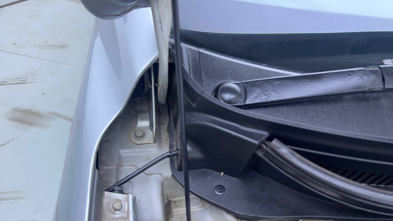 Used 2021 Hyundai Grand i10 Nios Sportz 1.2 Kappa VTVT CNG Cng Manual engine ENGINE RIGHT SIDE HINGE & APRON VIEW
