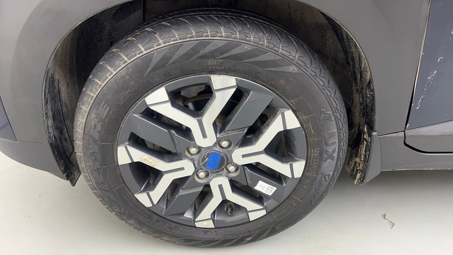 Used 2024 Hyundai Exter SX (O) 1.2 AMT Petrol Automatic tyres LEFT FRONT TYRE RIM VIEW