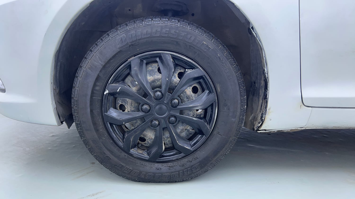 Used 2016 Maruti Suzuki Swift Dzire VXI AT Petrol Automatic tyres LEFT FRONT TYRE RIM VIEW