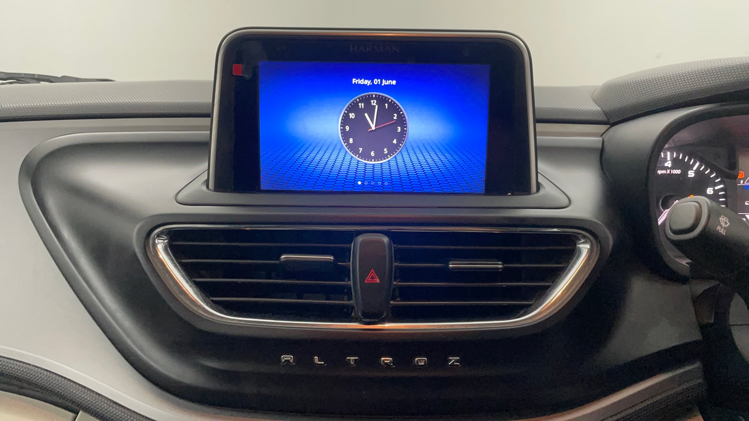 Used 2022 Tata Altroz XM Plus Petrol Petrol Manual top_features Integrated (in-dash) music system