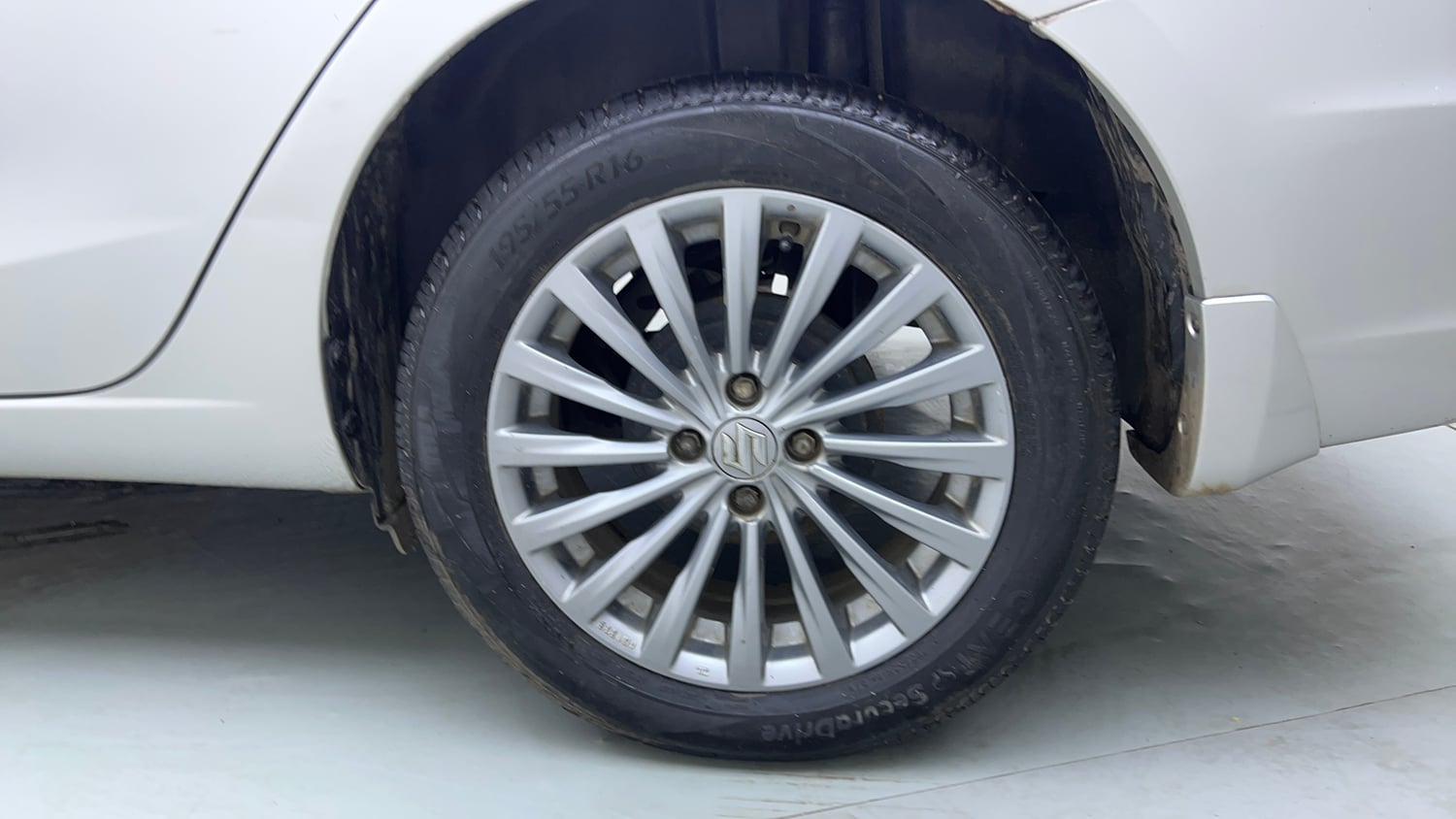 Used 2015 Maruti Suzuki Ciaz ZXi Petrol Manual tyres LEFT REAR TYRE RIM VIEW
