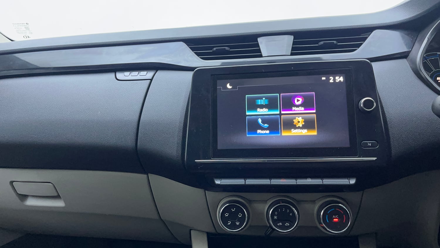 Used 2023 Renault Triber RXT EASY-R AMT Petrol Automatic interior MUSIC SYSTEM & AC CONTROL VIEW