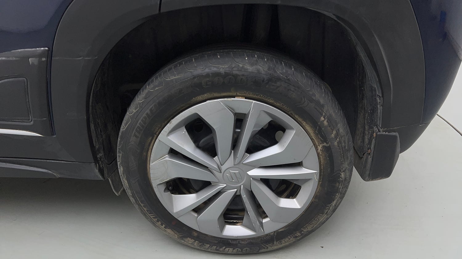 Used 2023 Maruti Suzuki Fronx Delta 1.2L MT Petrol Manual tyres LEFT REAR TYRE RIM VIEW