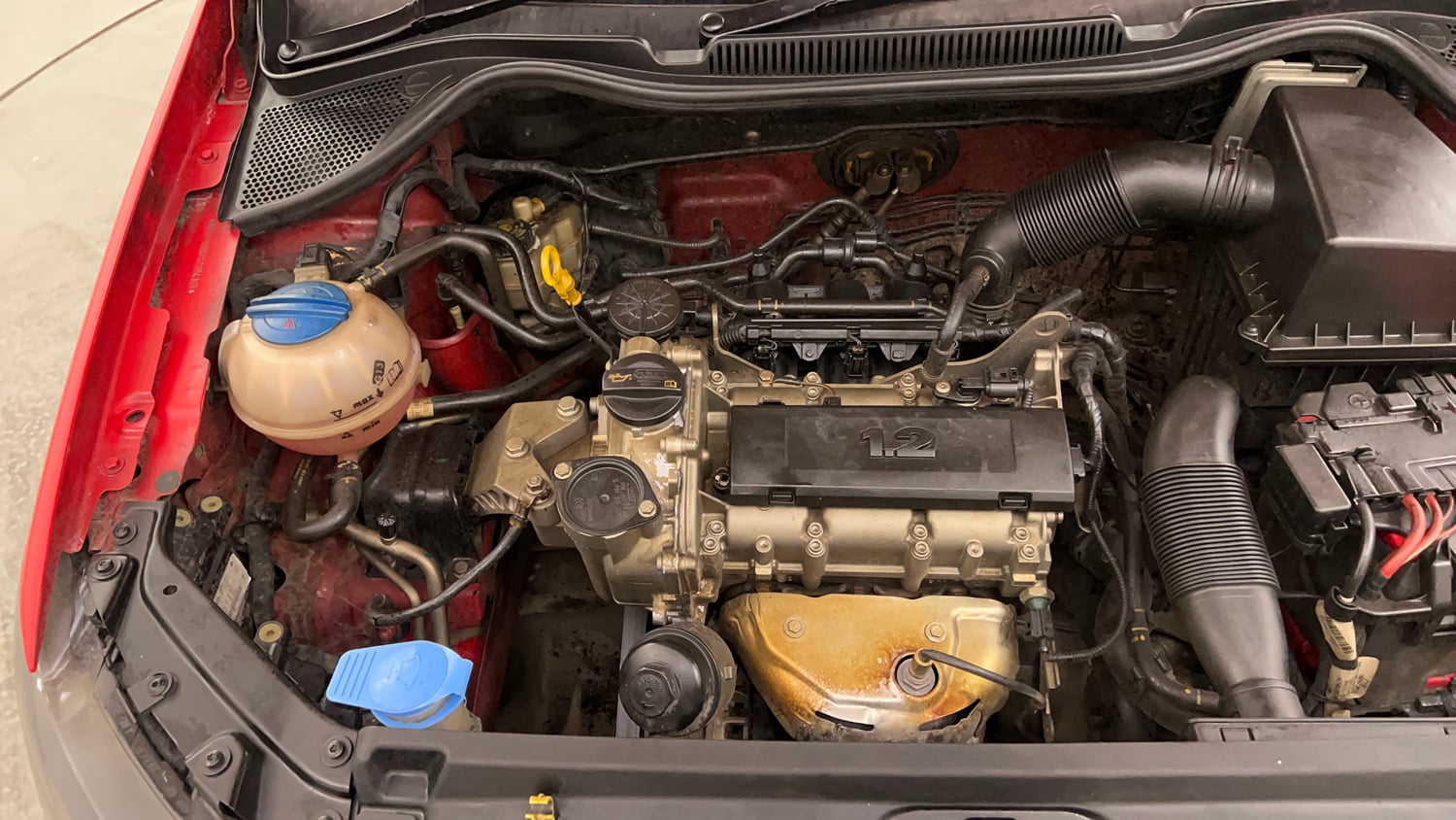 Used 2016 Volkswagen Polo Highline1.2L (P) Petrol Manual engine ENGINE RIGHT SIDE VIEW