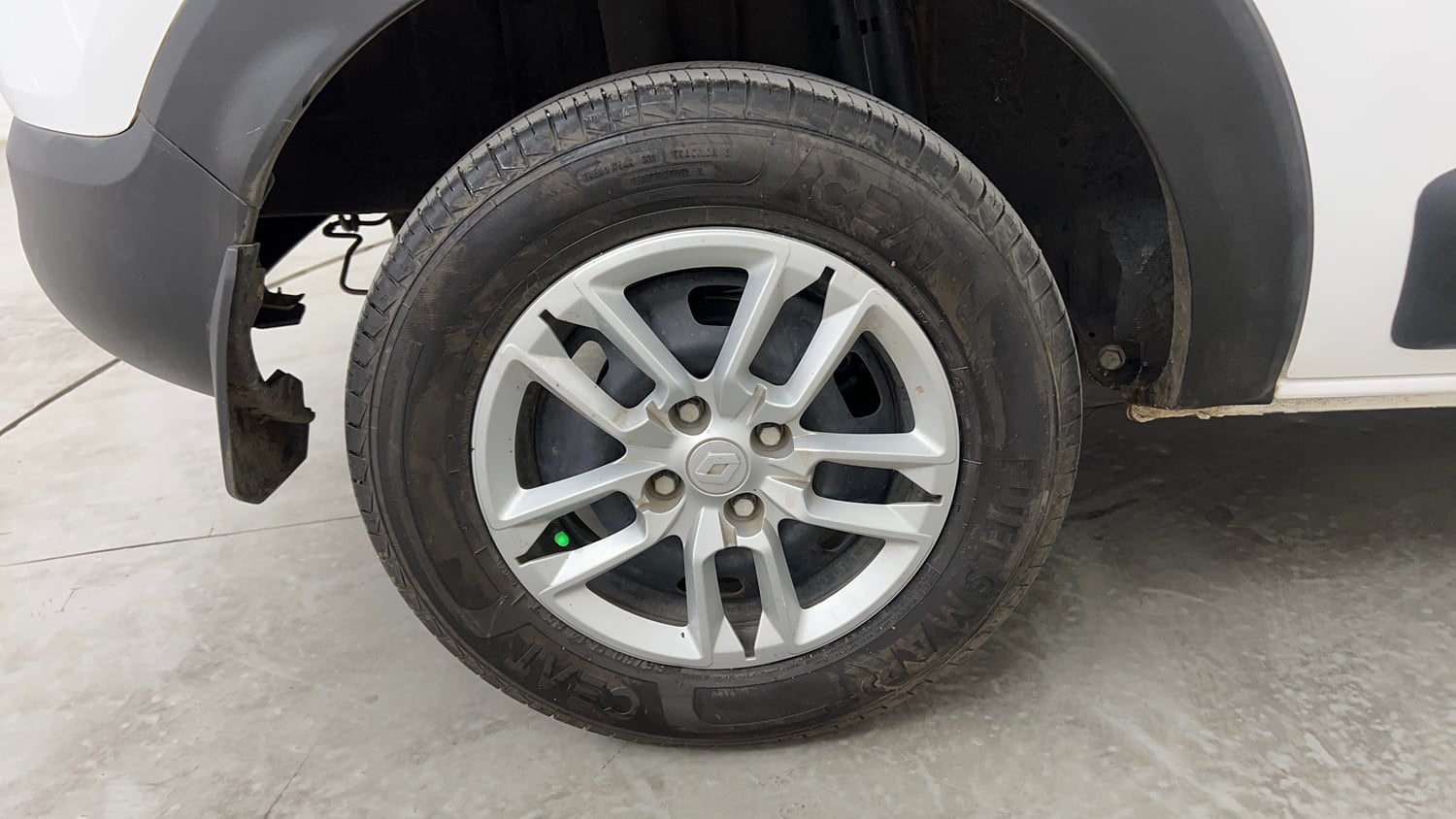 Used 2025 Renault Triber RXL Petrol Manual tyres RIGHT REAR TYRE RIM VIEW