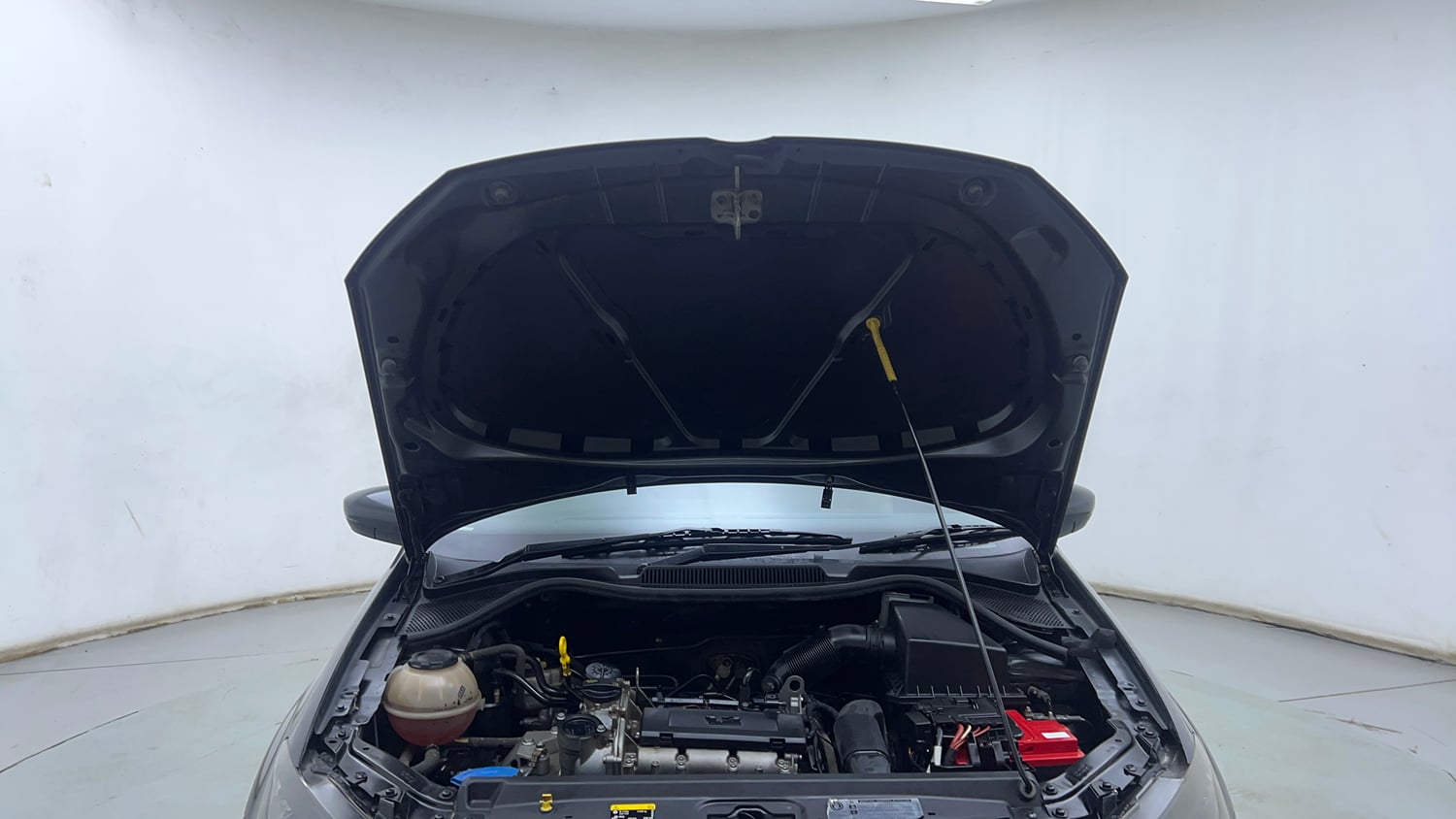 Used 2018 Volkswagen Ameo Highline1.2L Plus (P) 16 Alloy Petrol Manual engine ENGINE & BONNET OPEN FRONT VIEW