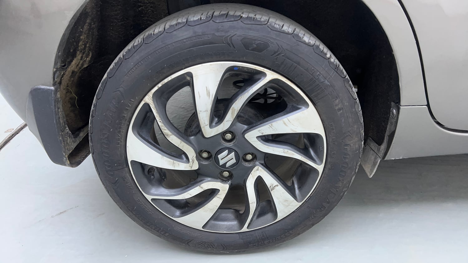 Used 2020 Maruti Suzuki Baleno Zeta Automatic Petrol Automatic tyres RIGHT REAR TYRE RIM VIEW