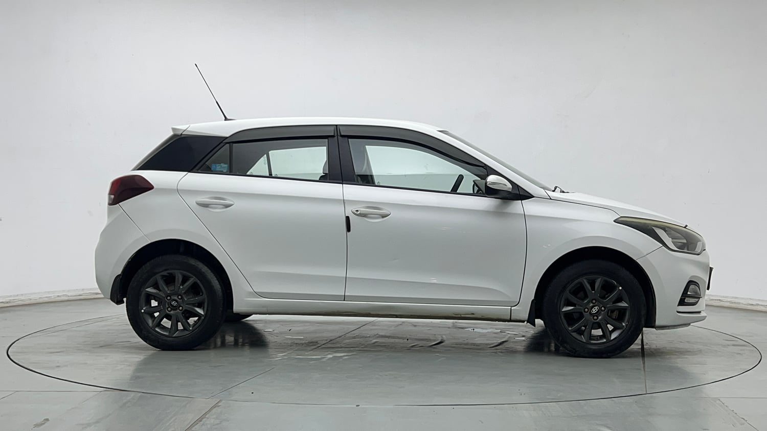 Used 2020 Hyundai Elite i20 Sportz Plus 1.2 Petrol Manual exterior RIGHT SIDE VIEW