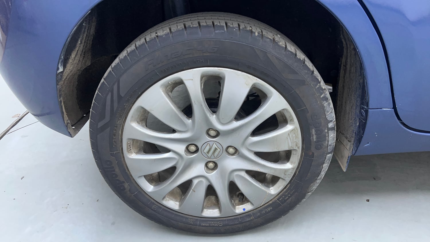 Used 2017 Maruti Suzuki Baleno Zeta 1.2 Petrol Manual tyres RIGHT REAR TYRE RIM VIEW