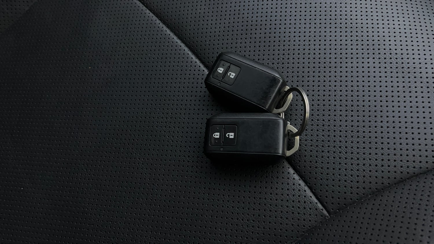 Used 2023 Maruti Suzuki XL6 Alpha Plus AT Petrol Dual Tone Petrol Automatic extra CAR KEY VIEW
