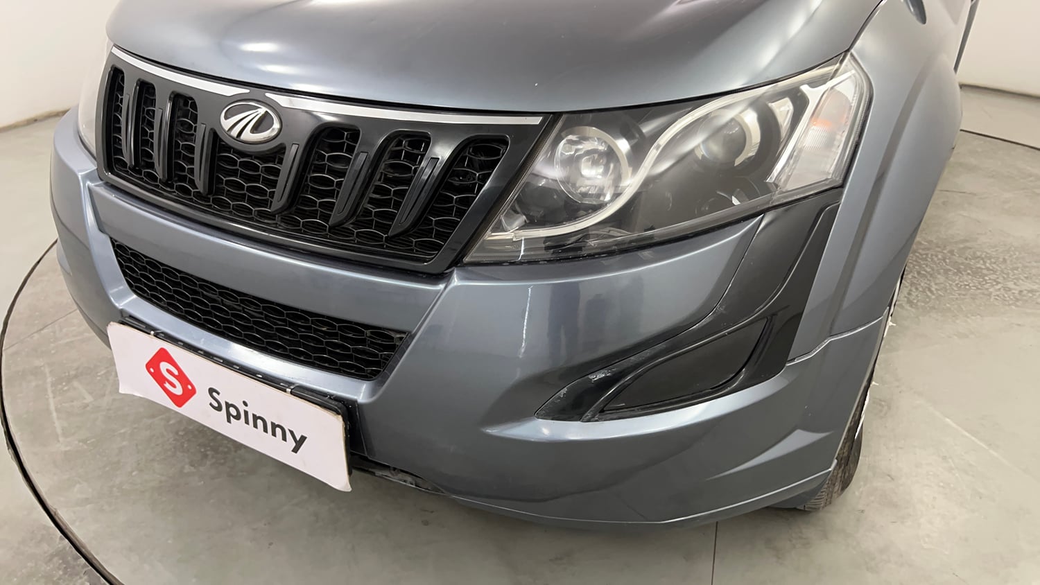 Used 2016 Mahindra XUV500 W4 Diesel Manual dents MINOR SCRATCH