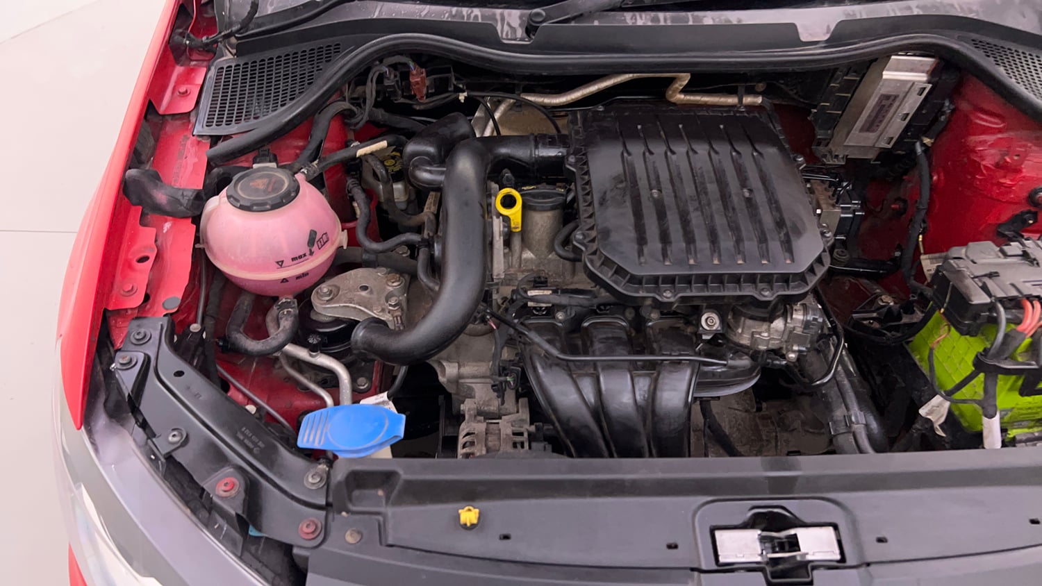 Used 2020 Volkswagen Polo Comfortline Plus 1.0L MPI Petrol Manual engine ENGINE RIGHT SIDE VIEW