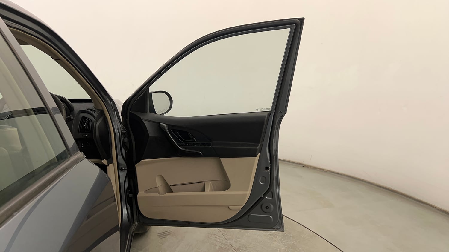 Used 2016 Mahindra XUV500 W4 Diesel Manual interior RIGHT FRONT DOOR OPEN VIEW