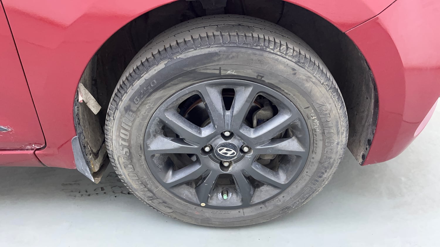 Used 2020 Hyundai Elite i20 Sportz Plus 1.2 Petrol Manual tyres RIGHT FRONT TYRE RIM VIEW