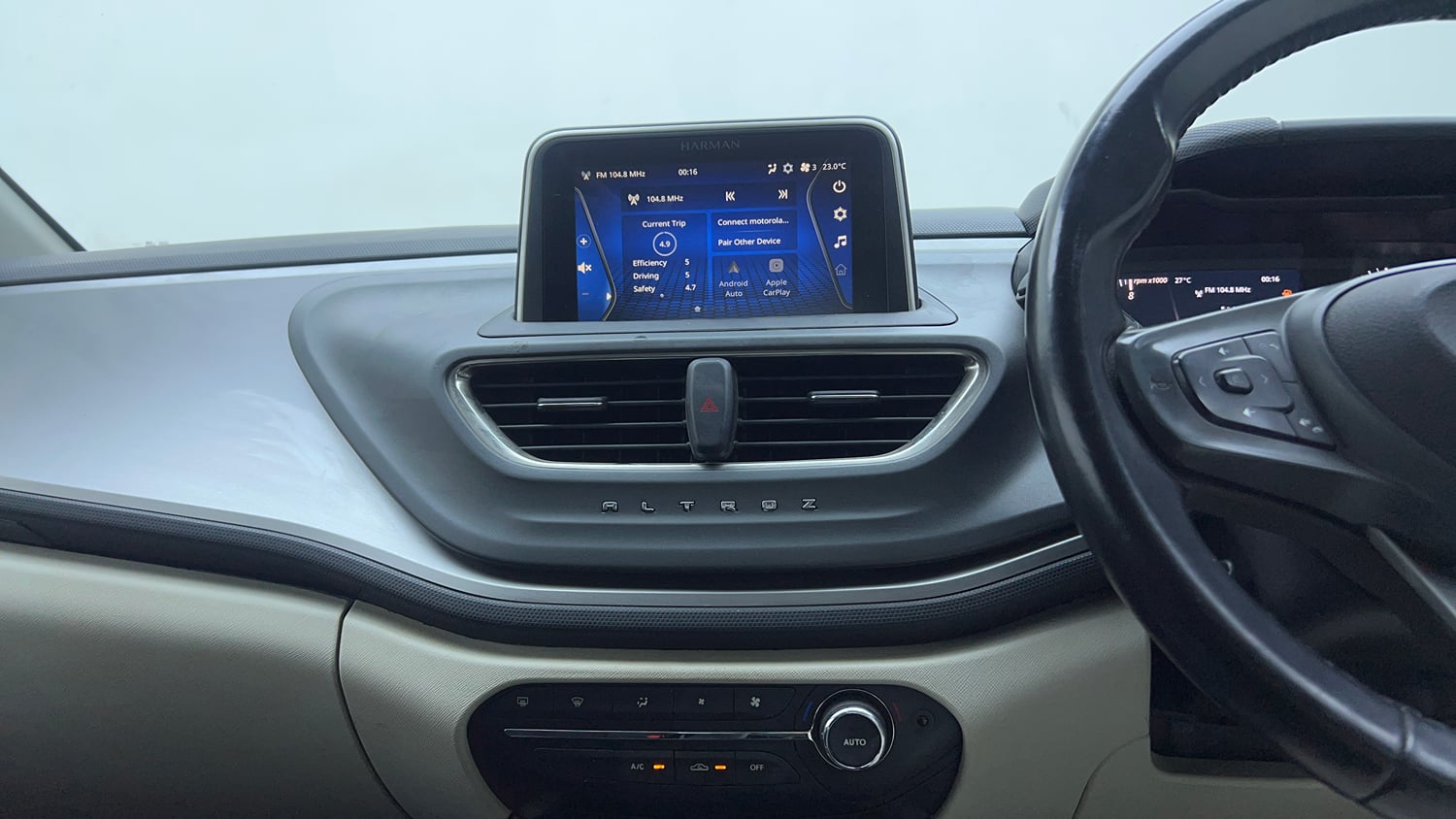 Used 2021 Tata Altroz XZ Petrol Petrol Manual top_features Integrated (in-dash) music system