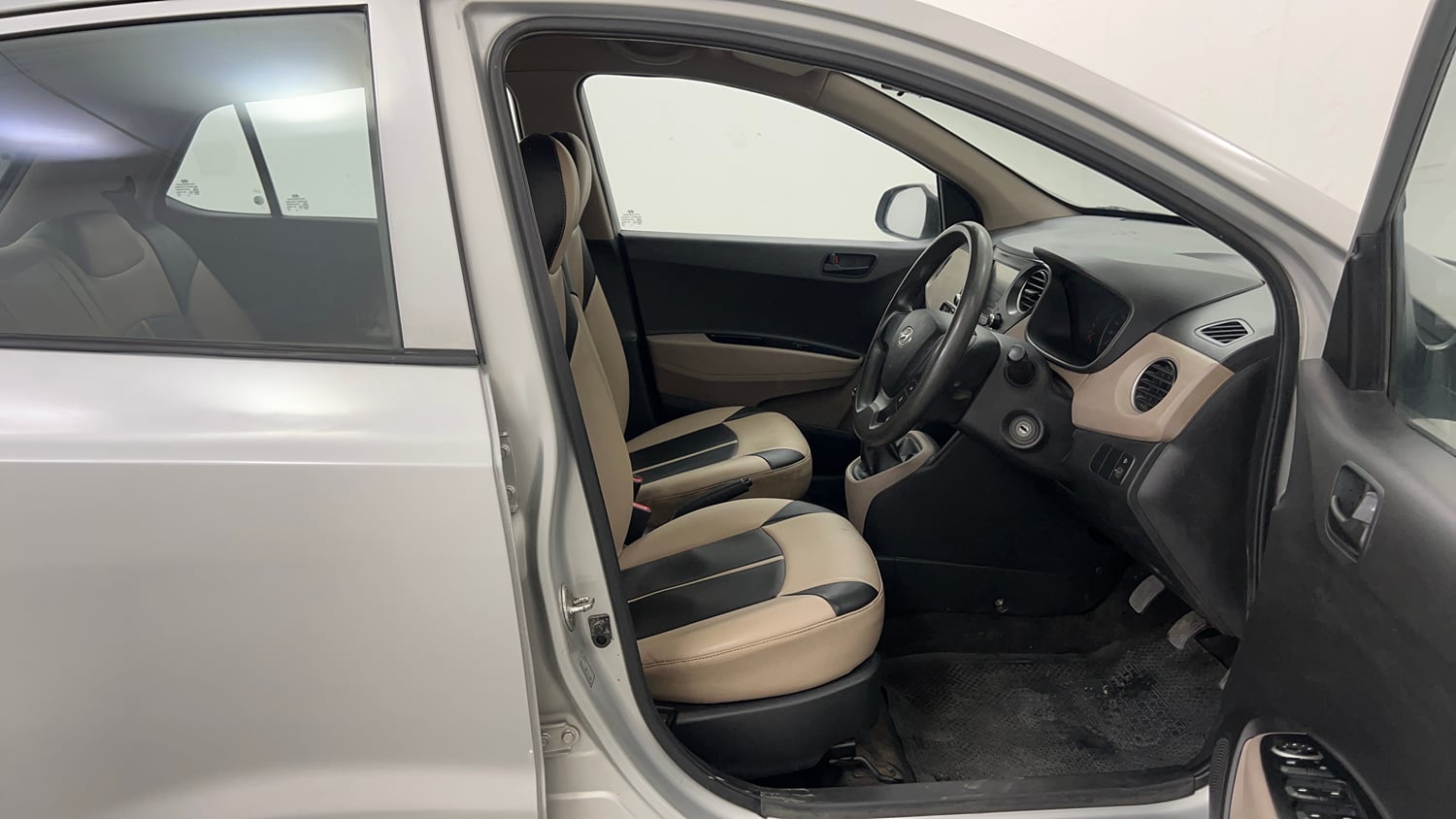 Used 2015 Hyundai Grand i10 Magna 1.2 Kappa VTVT Petrol Manual interior RIGHT SIDE FRONT DOOR CABIN VIEW