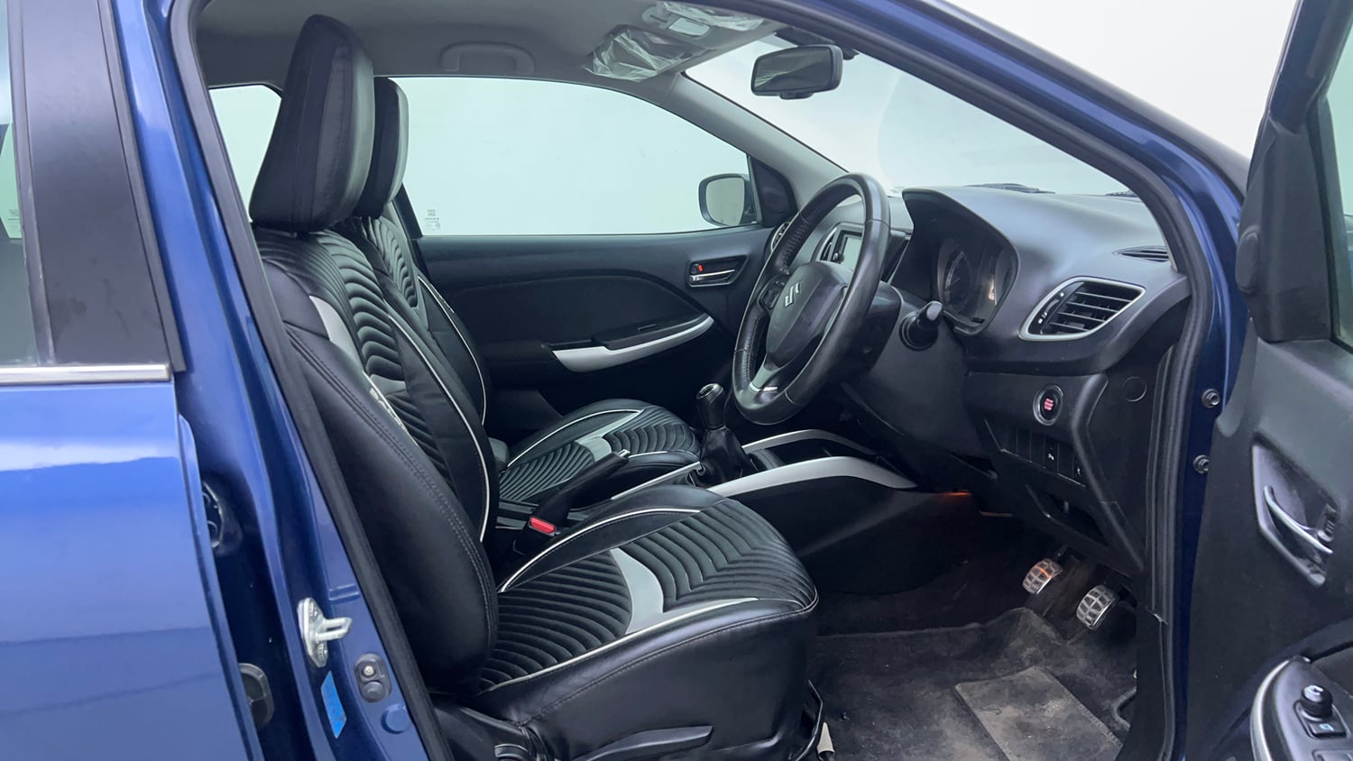 Used 2017 Maruti Suzuki Baleno Zeta 1.2 Petrol Manual interior RIGHT SIDE FRONT DOOR CABIN VIEW
