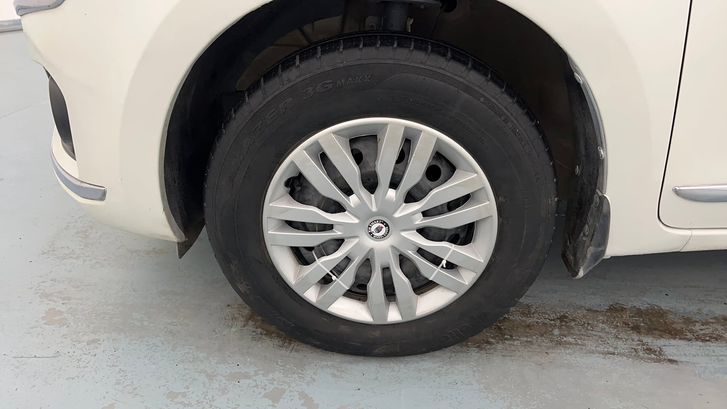 Used 2018 Maruti Suzuki Dzire VXi AMT Petrol Automatic tyres LEFT FRONT TYRE RIM VIEW