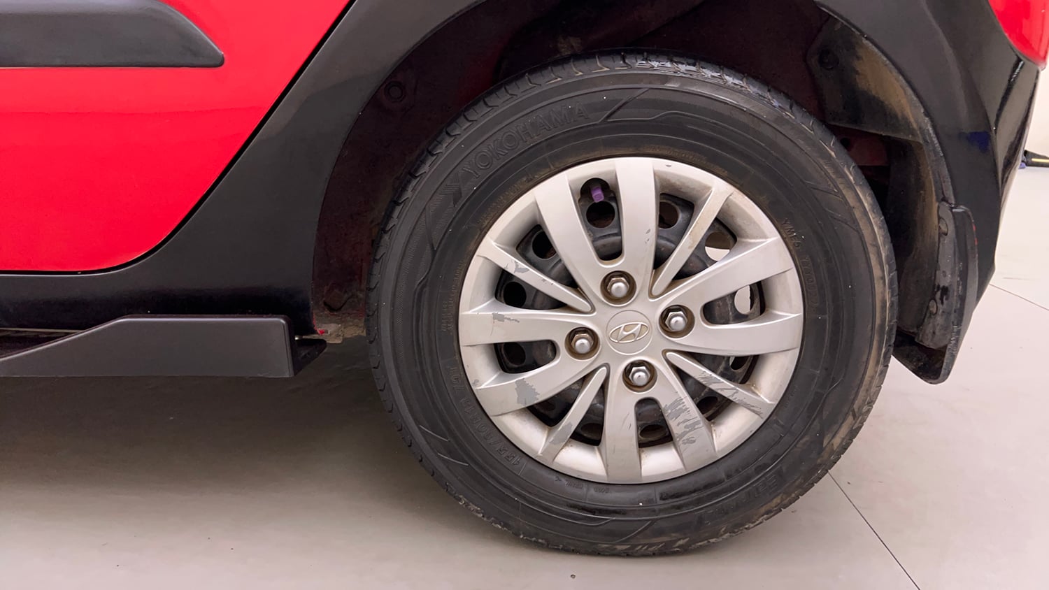 Used 2013 Hyundai i10 Magna 1.2 Kappa2 Petrol Manual tyres LEFT REAR TYRE RIM VIEW