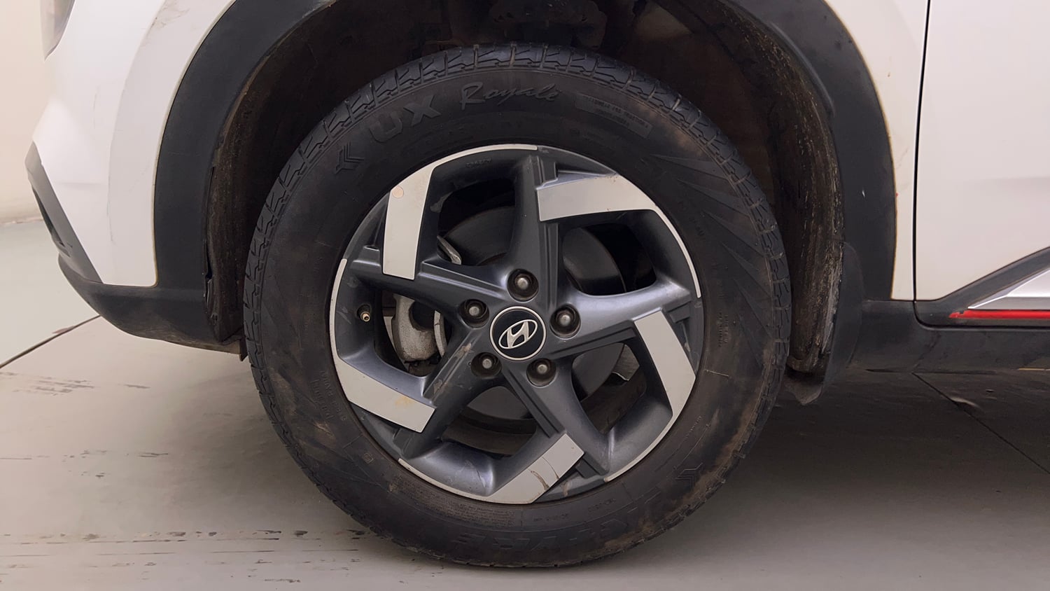 Used 2019 Hyundai Venue SX Plus 1.0 Turbo DCT Petrol Automatic tyres LEFT FRONT TYRE RIM VIEW